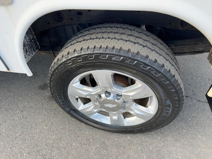 2015-chevrolet-silverado-image-10