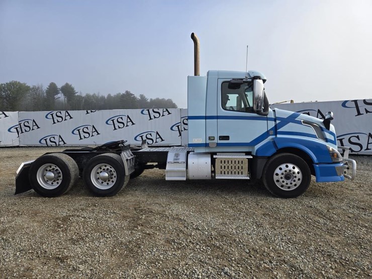 2015-volvo-10-image-6