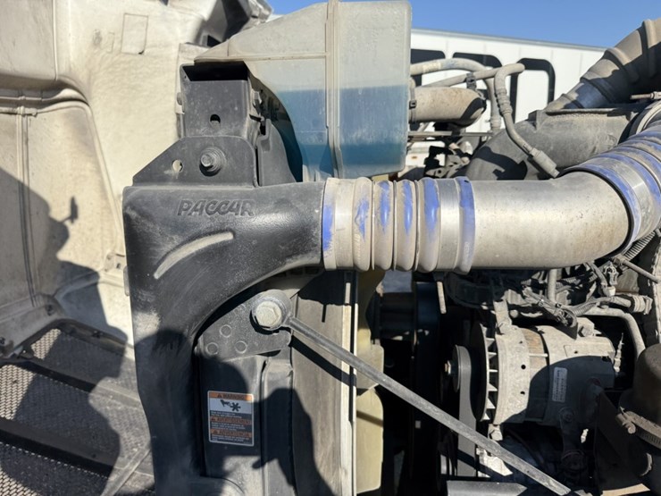 2020-peterbilt-579-image-17