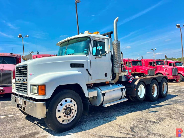 2001-mack-ch613-image-5