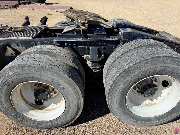 2001-kenworth-t800-image-12