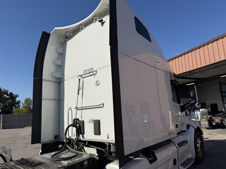 2020-peterbilt-579-image-33