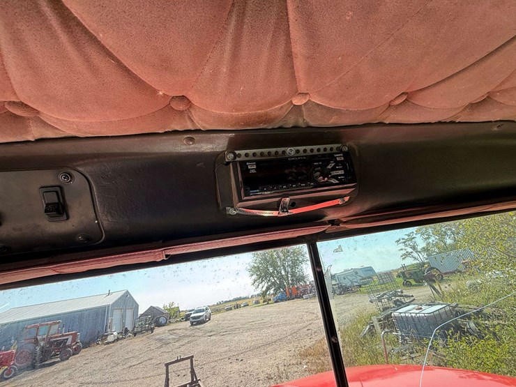 1994-ih-day-cab-semi-tractor,-n14-engine,-9-speed-transmission,-shows-431,118-miles-with-an-in-frame-image-21