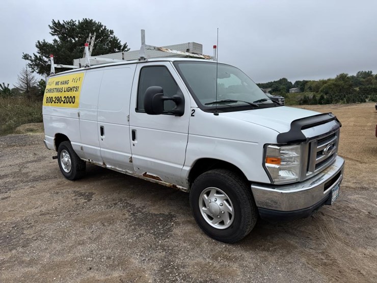 2013-ford-cargo-image-7