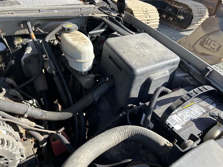 2005-gmc-2500-image-34