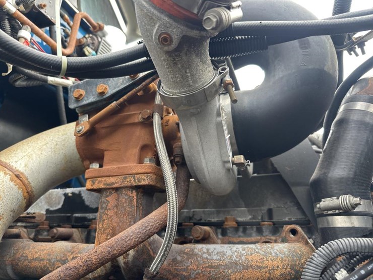 2004-peterbilt-330-image-44