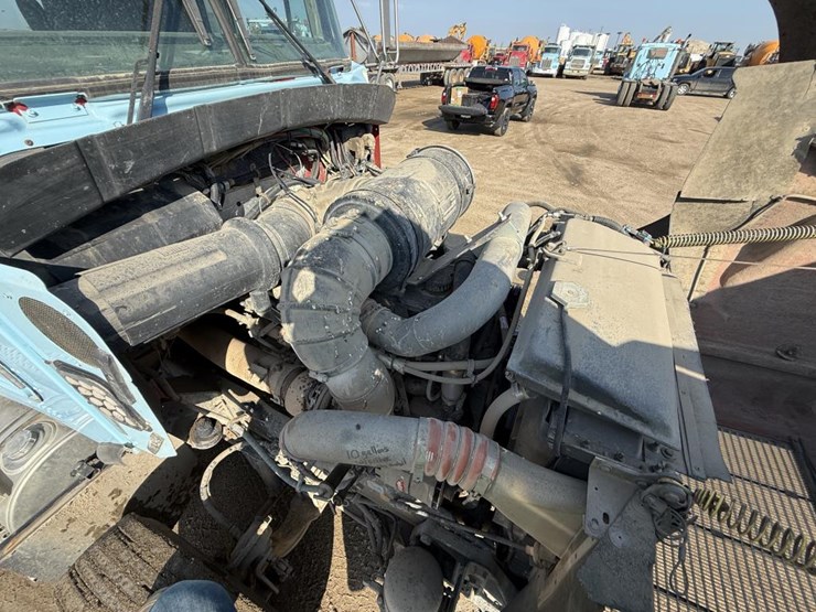 2015-kenworth-t800-image-46