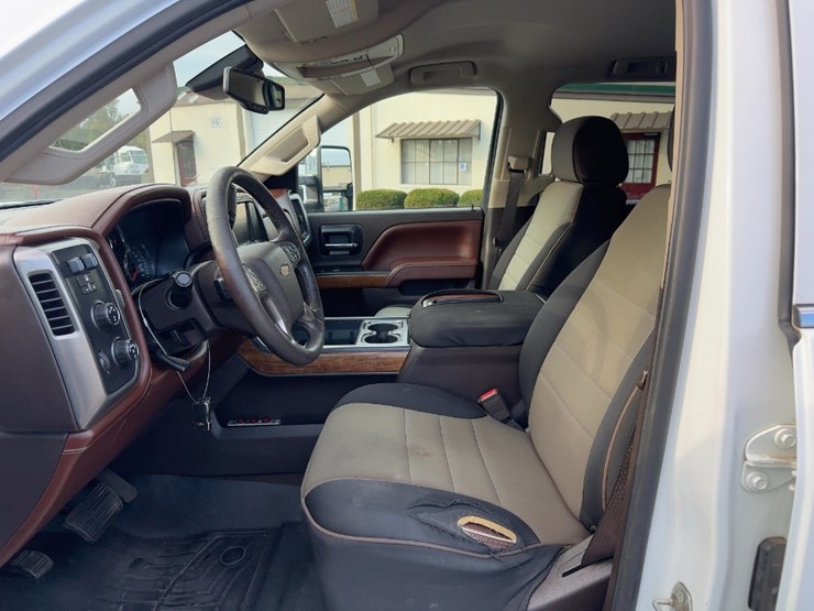 2015-chevrolet-silverado-image-23