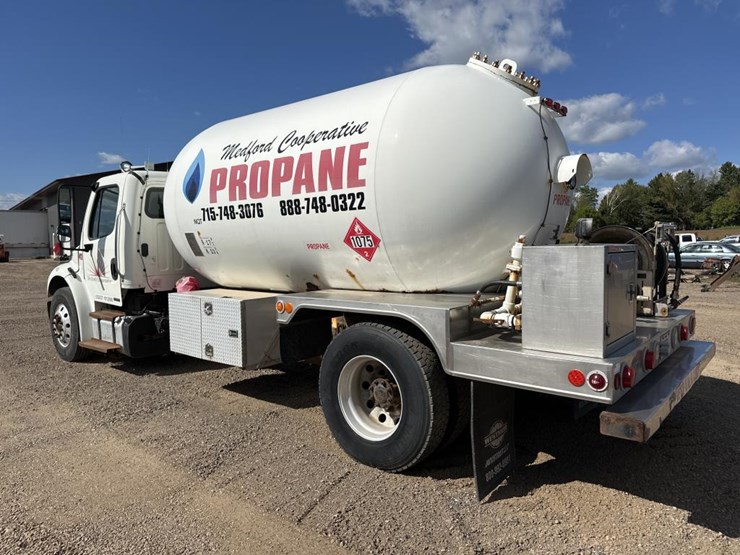 #1811-•-2012-freightliner-m2-tanker-truck-image-3