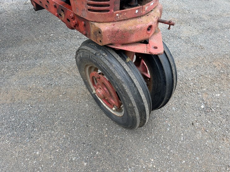 mccormick-farmall-h-tractor-image-8