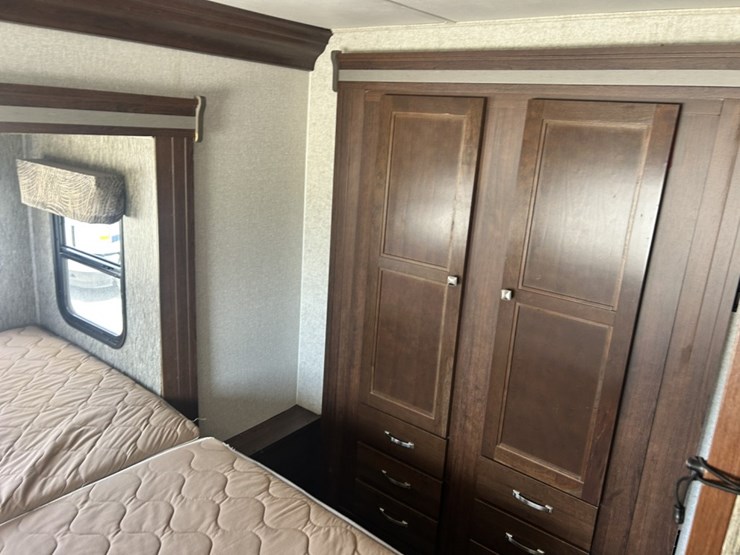 2017-ford-e450-image-85