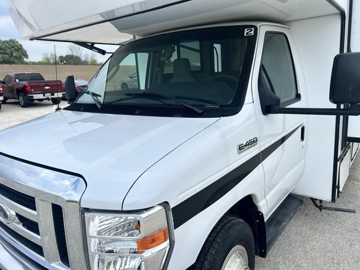 2021-ford-e450-image-10