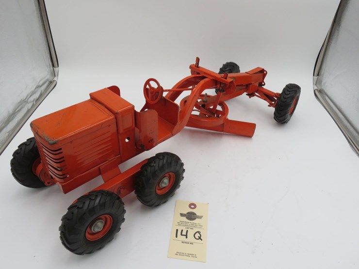 doepke-model-toys-adams-grader-image-2