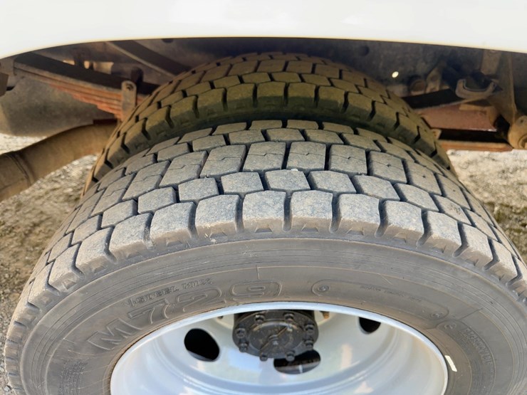 2017-ford-f550-xl-image-9