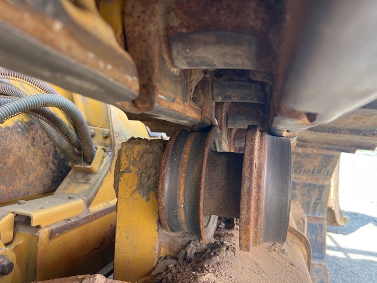 2019-caterpillar-d6k2-lgp-image-21
