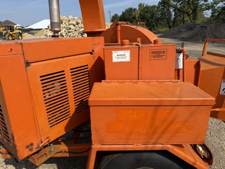 #1233-•-towable-wood-chipper-image-12