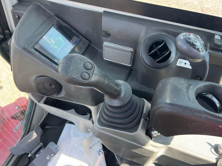 2021-takeuchi-tb235-2-image-29
