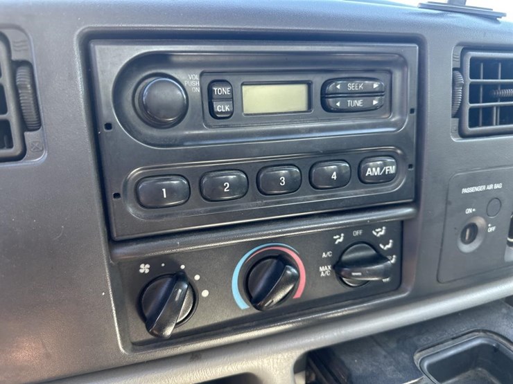 2004-ford-f550-xl-image-29