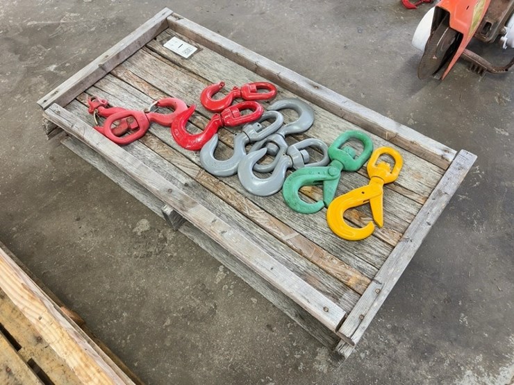 quantity-of-(9)-heavy-duty-hooks-image-3