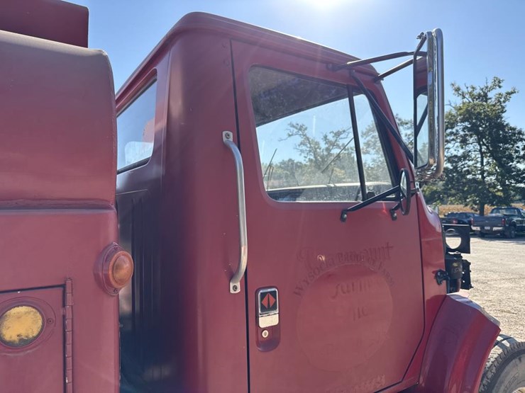 #1816-•-1989-international-1955-tanker-truck-image-36