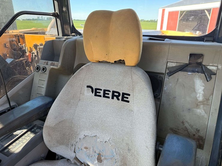 deere-225d-lc-image-25