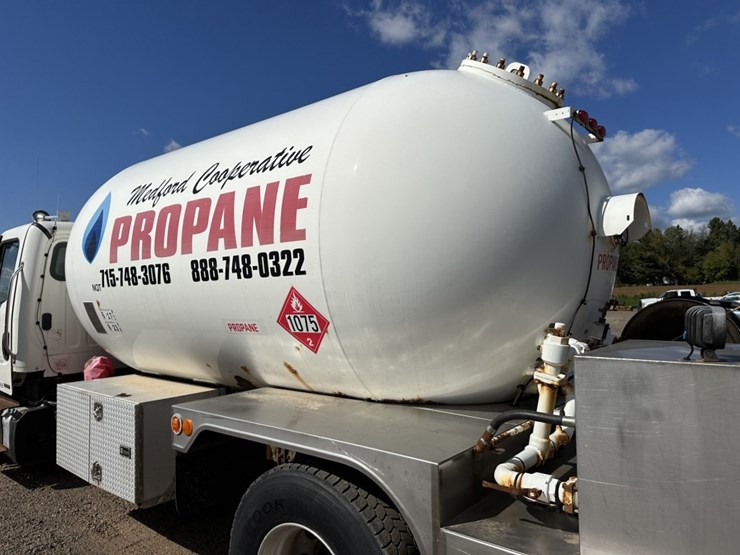 #1811-•-2012-freightliner-m2-tanker-truck-image-15