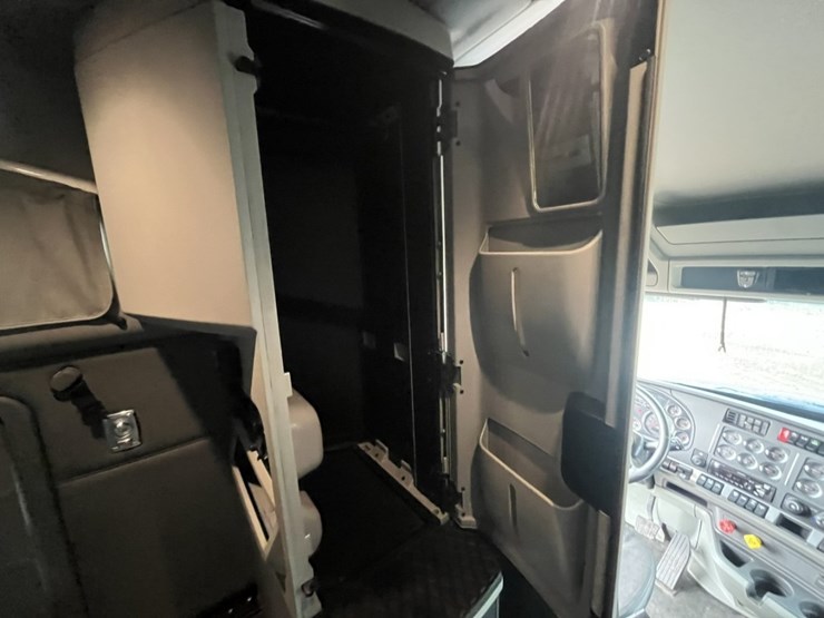2020-kenworth-t680-image-133