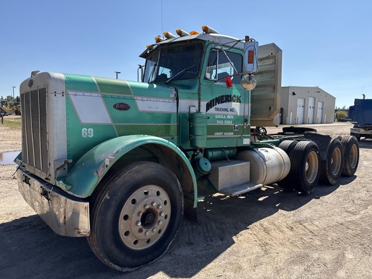 #1752-•-1979-peterbilt-day-cab-heavy-haul-image-1