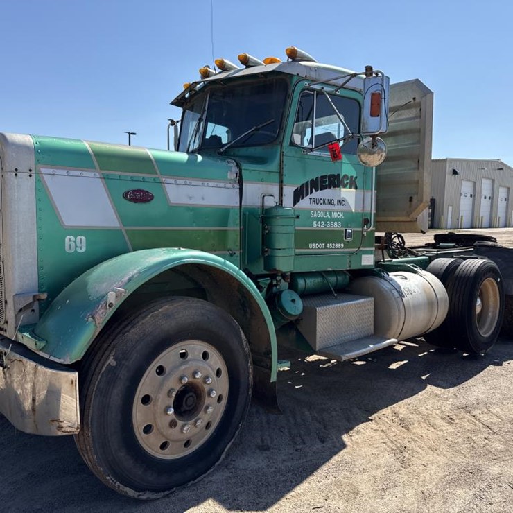 #1752 • 1979 Peterbilt Day Cab Heavy Haul
