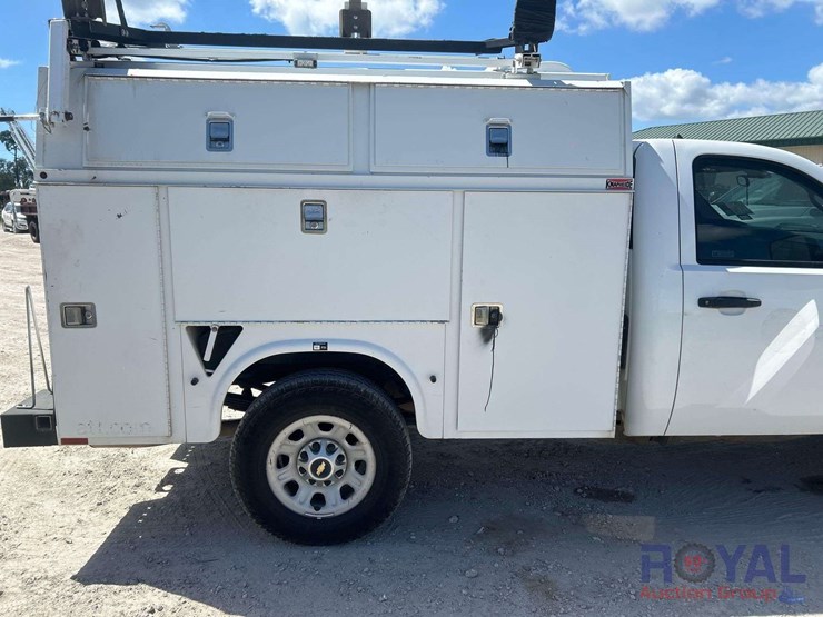 2012-chevrolet-silverado-3500-image-25