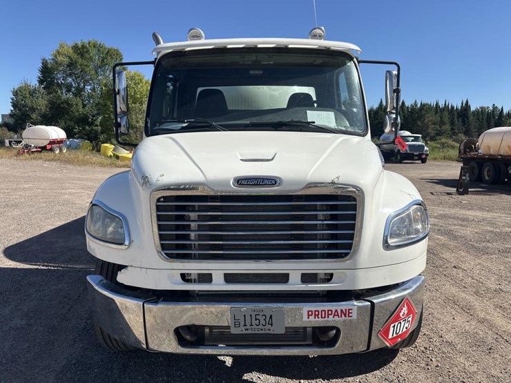 #1806-•-2013-freightliner-tanker-truck-image-8