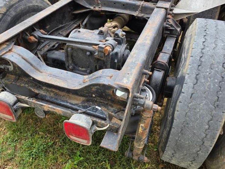 2001-mack-ch613-image-14