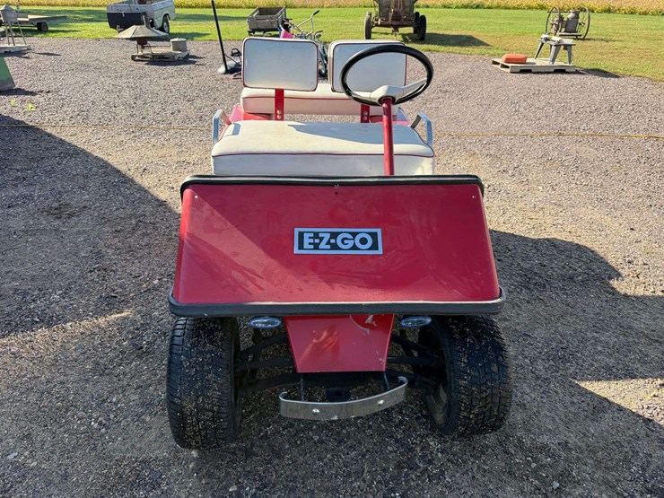 e-z-go-2-stroke-golf-cart,-runs-and-drives,-oil-injector-does-not-work-so-you-have-to-mix-the-gas-image-2
