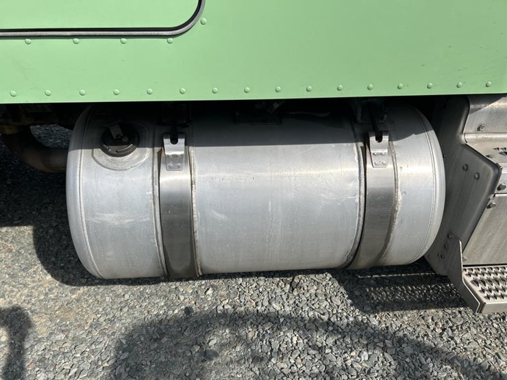 2015-peterbilt-579-image-55