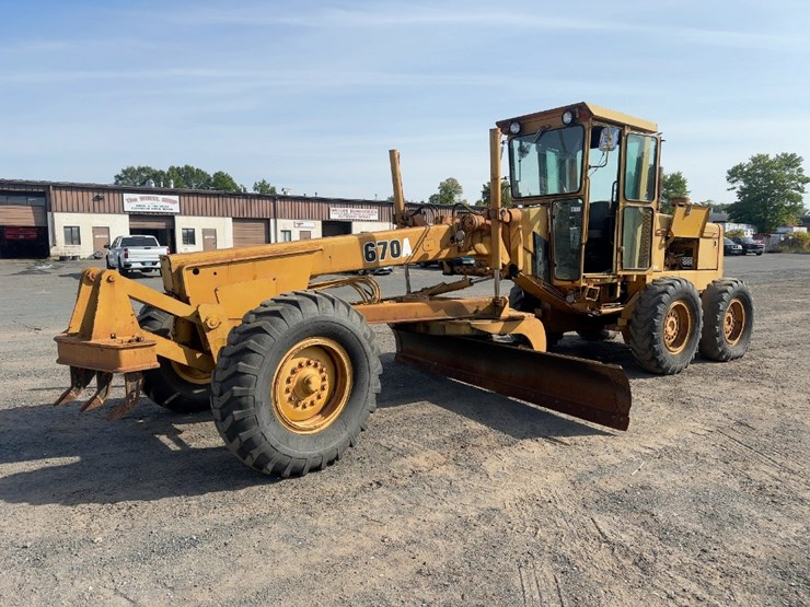 1982-deere-670a-image-1