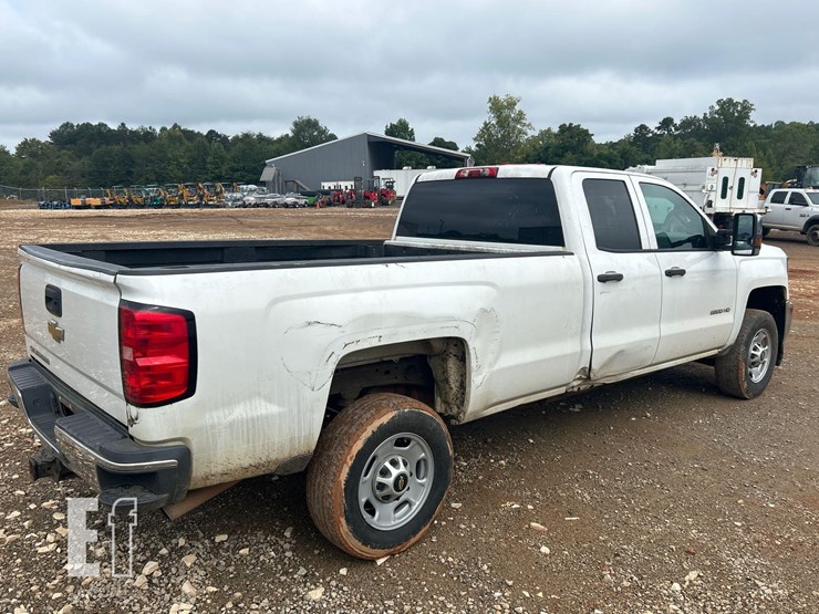 2015-chevrolet-silverado-2500-image-3
