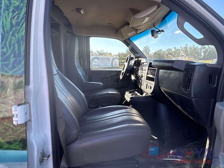 2019-chevrolet-express-2500-image-28
