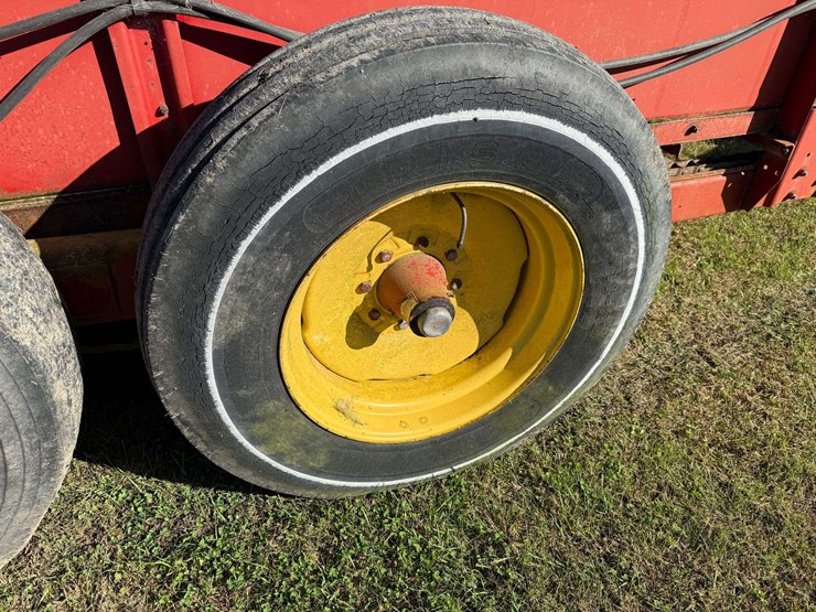 new-holland-185-image-15