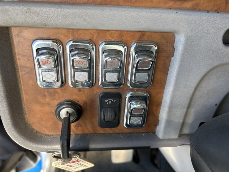 2007-peterbilt-386-image-76