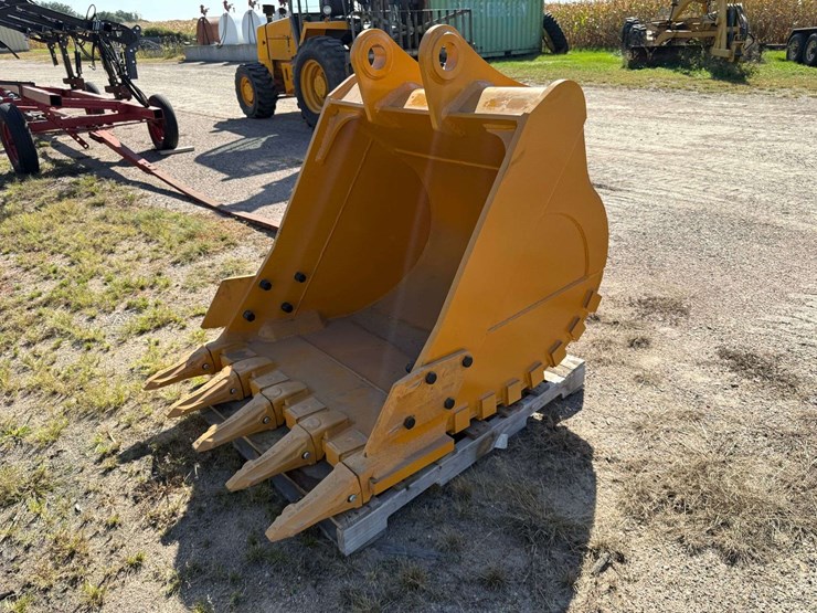 caterpillar-320-image-1