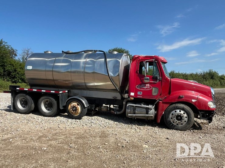 2007-freightliner-columbia-liquid-nurse-truck-(jn3025,-unit-1852)-image-5