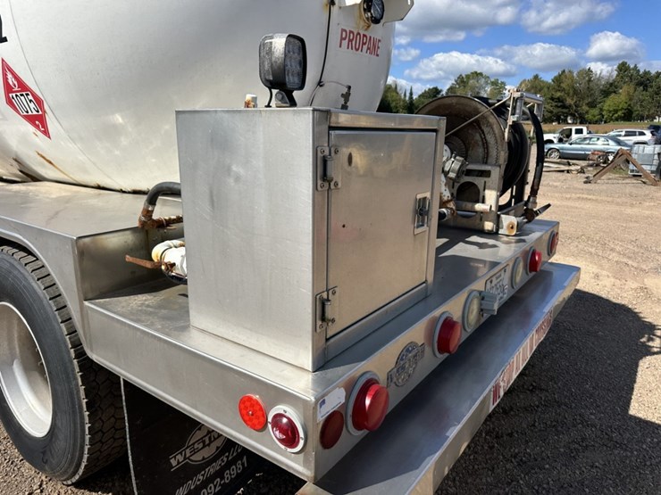 #1811-•-2012-freightliner-m2-tanker-truck-image-16