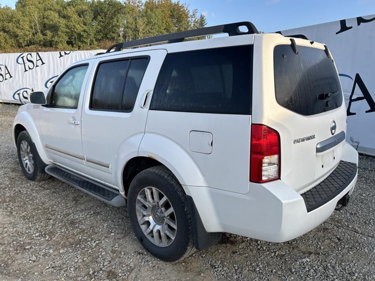 2009-nissan-pathfinder-le-image-3