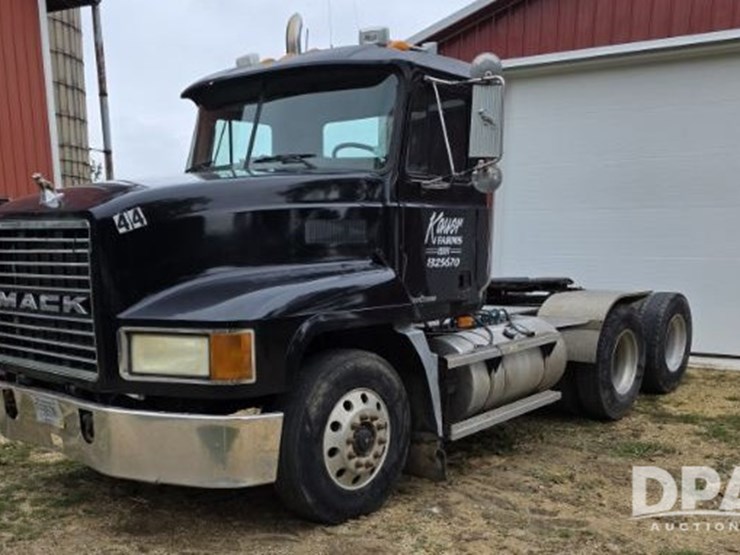 2001-mack-ch613-image-1