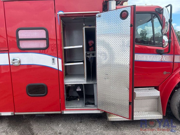 2016-freightliner-m2-106-braun-ambulance-image-37