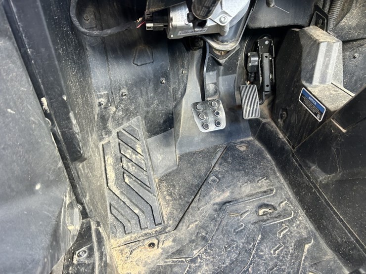 #1400-•-2023-can-am-commander-1000r-xt-image-42