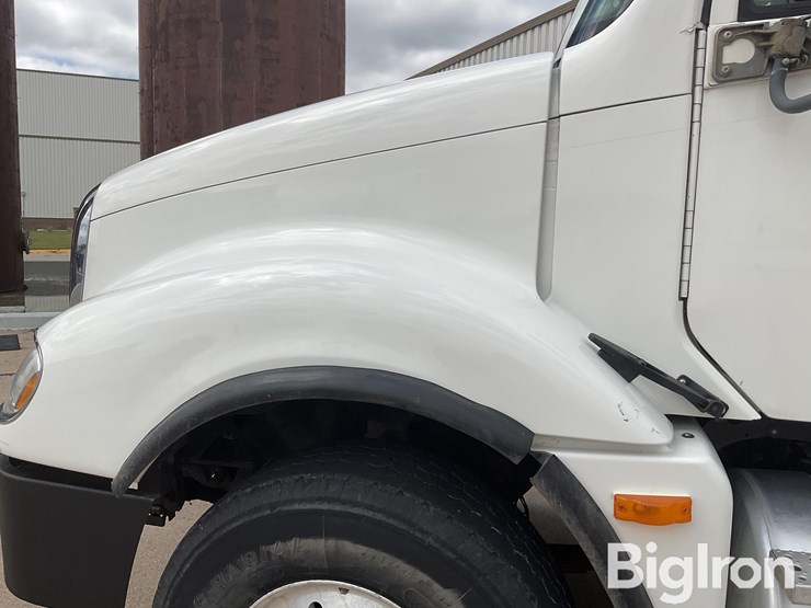 2006-freightliner-columbia-120-image-11
