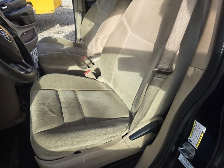 2014-dodge-grand-caravan-image-28