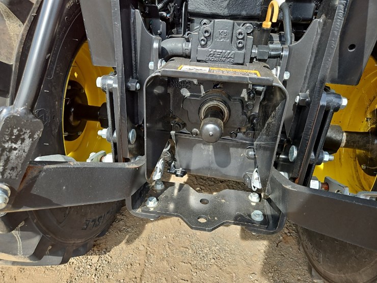 2021-john-deere-2025r-image-14