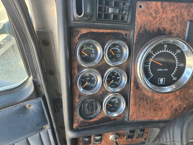 2005-kenworth-t800-image-51